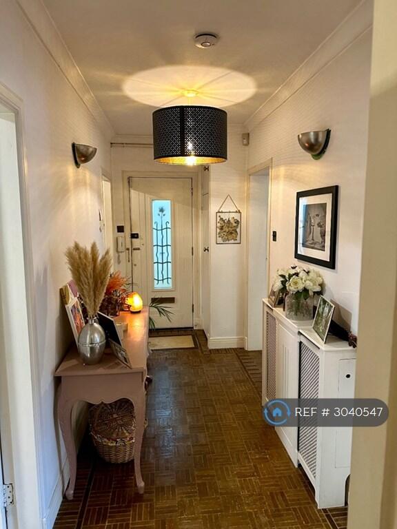 Apartment in Sutton - View 4