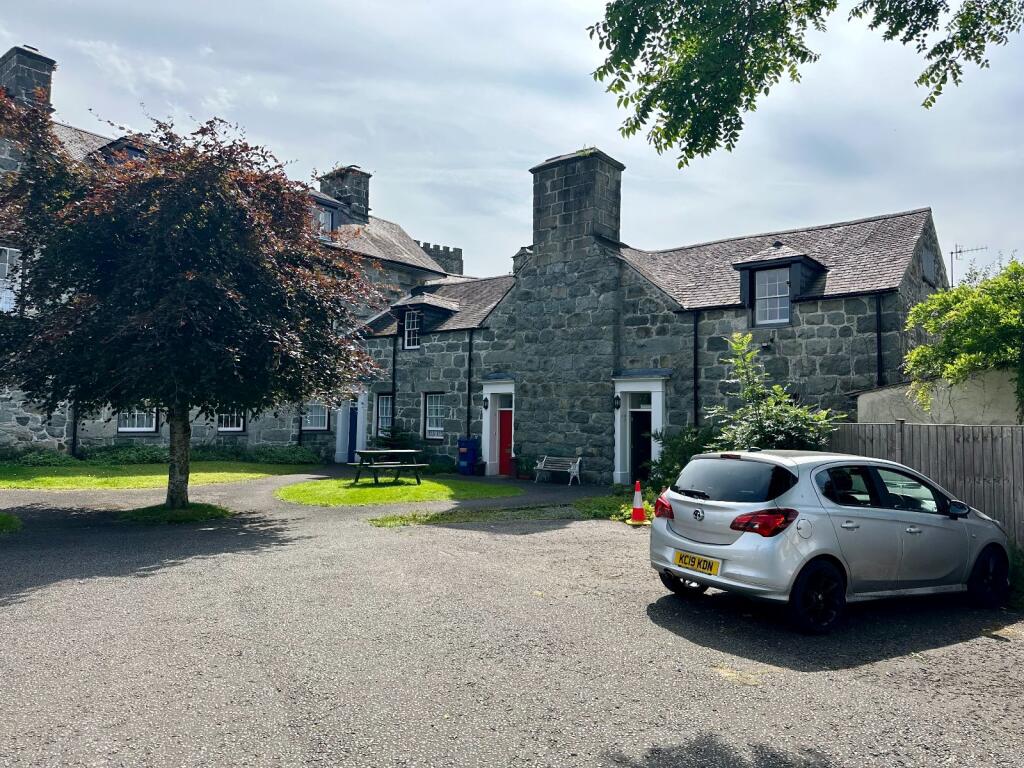 Main image of property: Flat 12, Golden Lion, Dolgellau, LL40 1DN