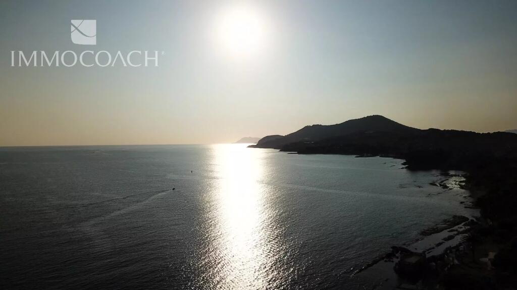 Main image of property: Provence-Alps-Cote d`Azur, Var, Carqueiranne