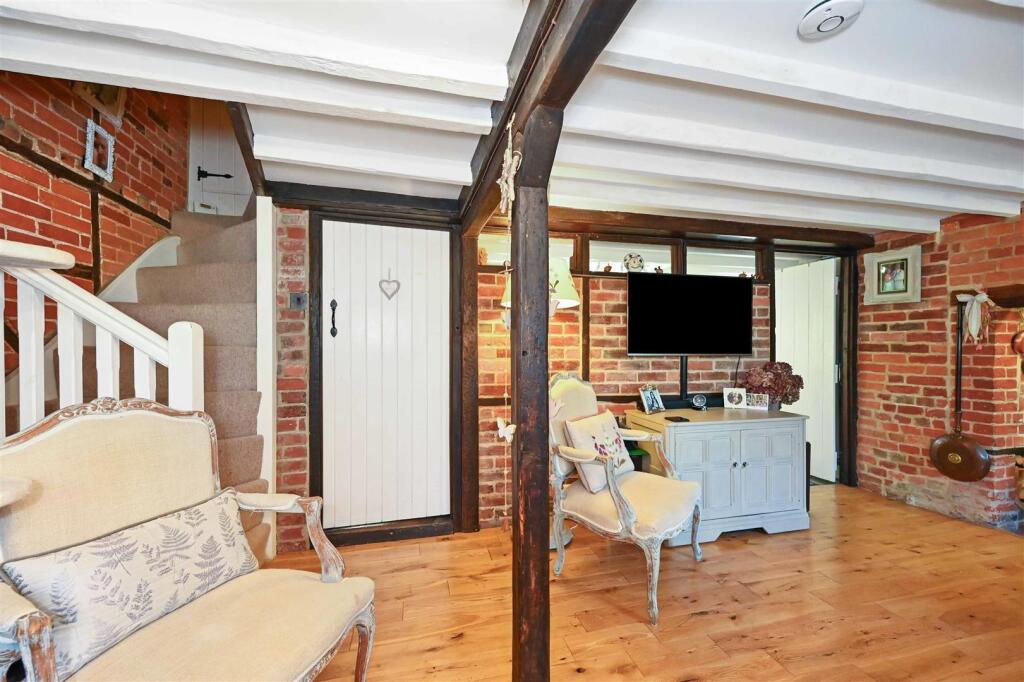 House in Chichester, Mid Lavant, Lavant - More