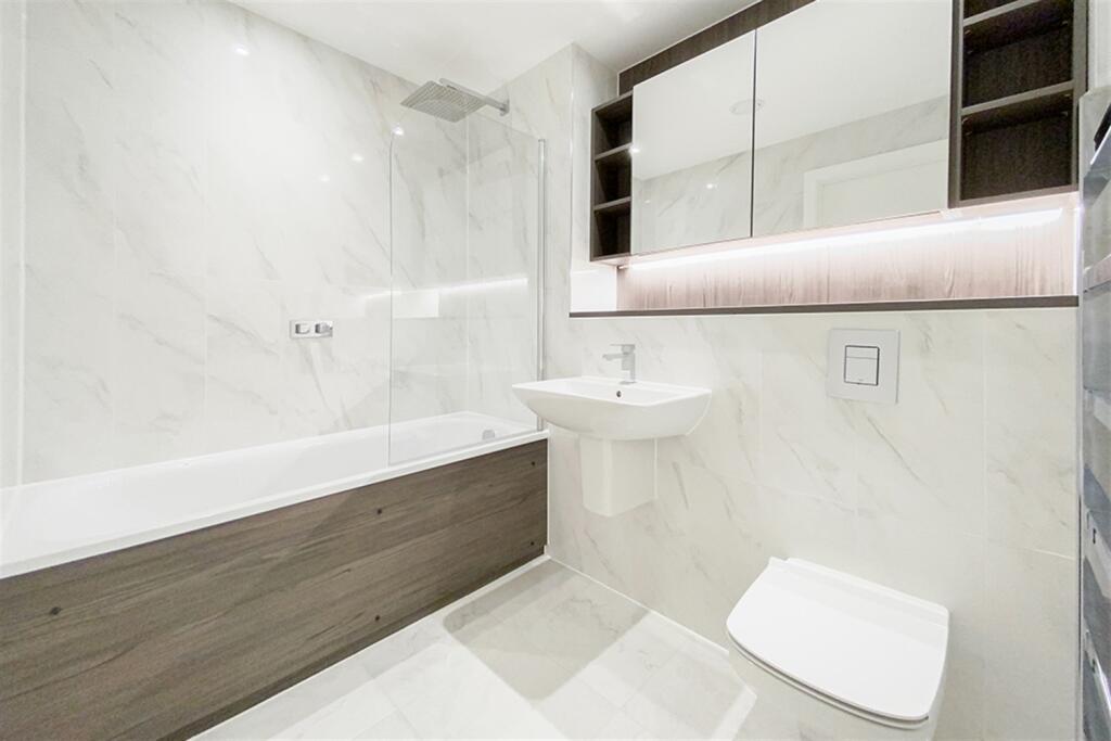 East Tower, Owen Street, M15 - View 4