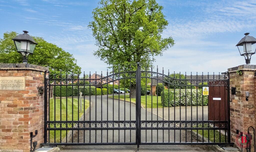 House in Tamworth, Staffordshire - More