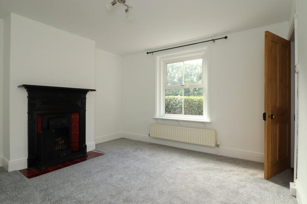 House in East Hampshire, Ropley - More