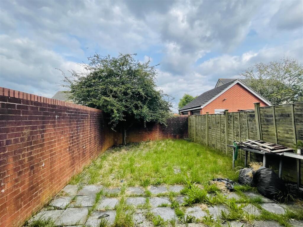 5 bedroom terraced house for rent