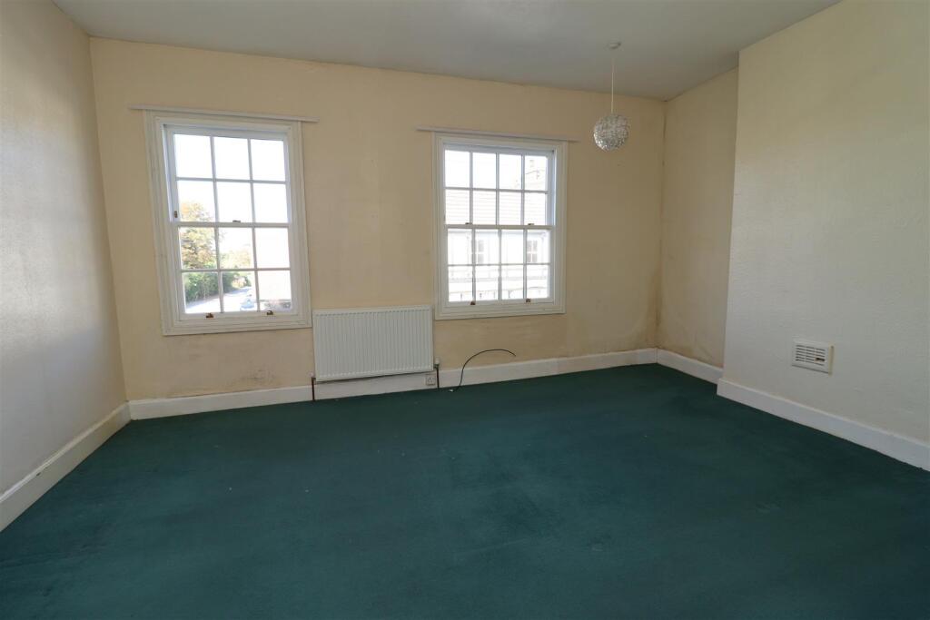House in Hull - View 5