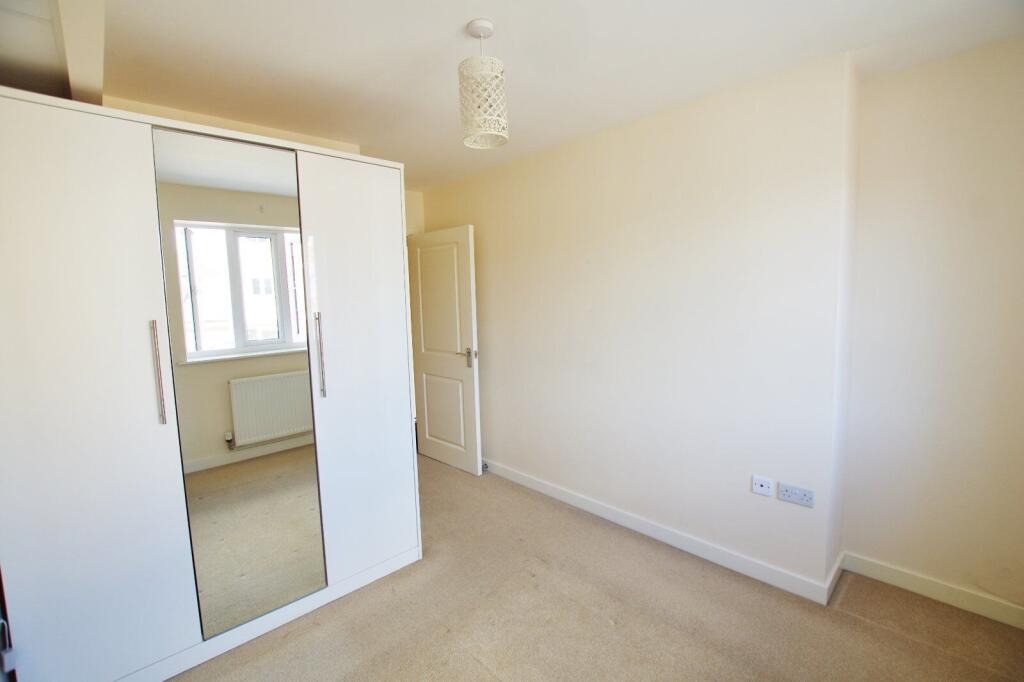 Apartment in Watford, Garston - View 5