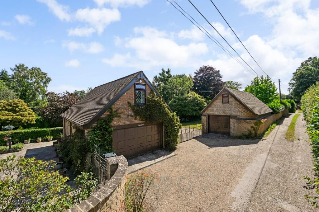 Faversham Road, Charing, Ashford, Kent, TN27 photo 4