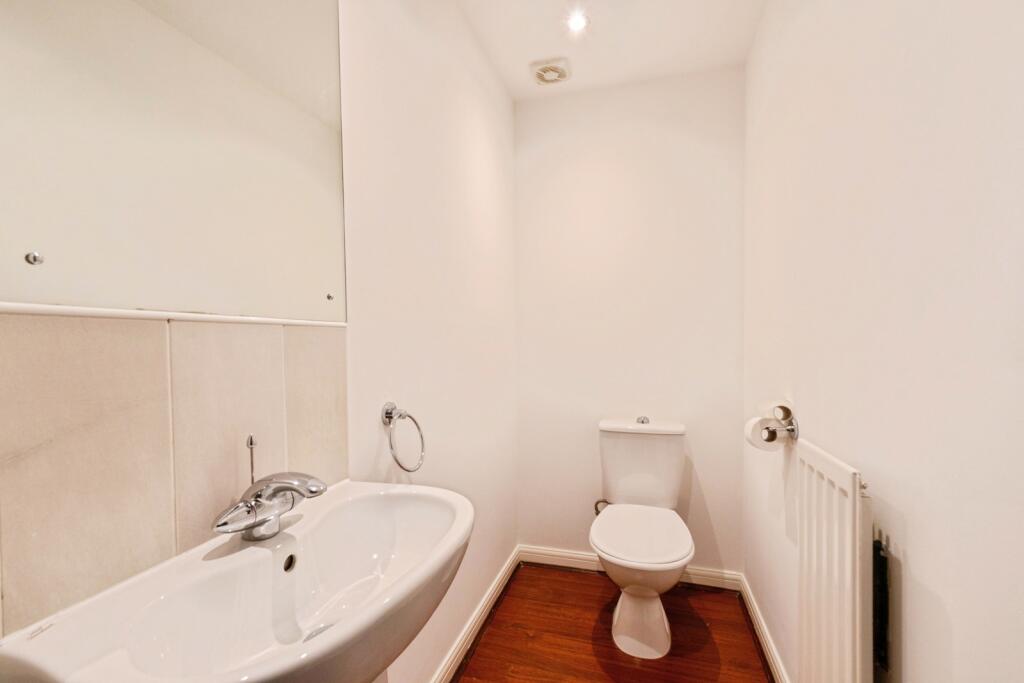 House in Newport - View 5