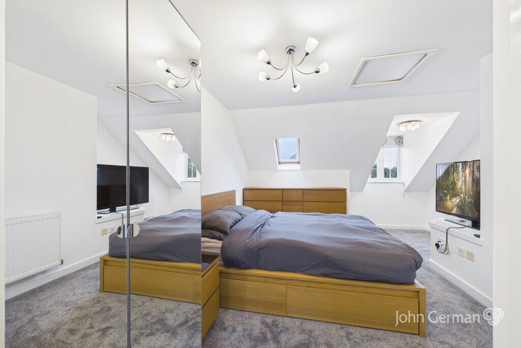 House in Stoke-on-Trent - More