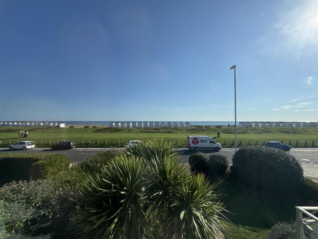 Apartment in Worthing, West Worthing - View 2