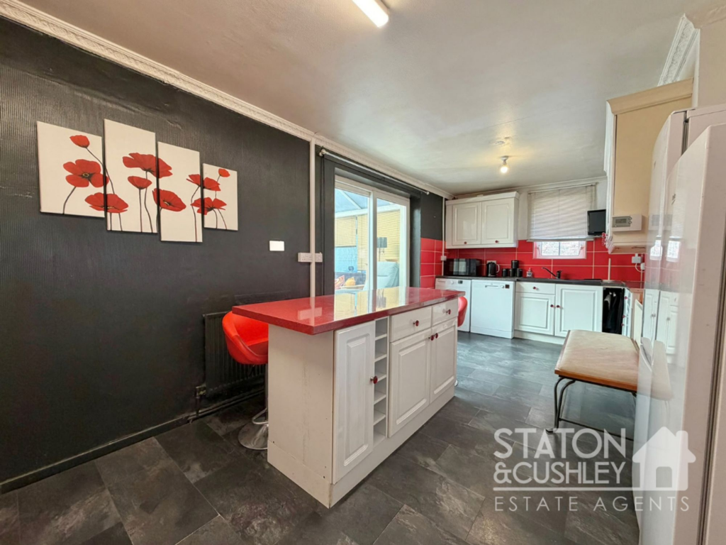 House in Mansfield, Forest Town - View 5