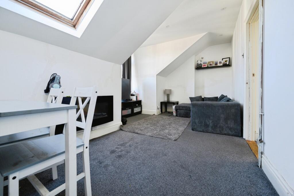 Apartment in Portsmouth - View 3