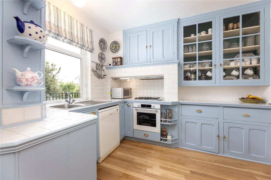 Combemartin Road, London, SW18 photo 2