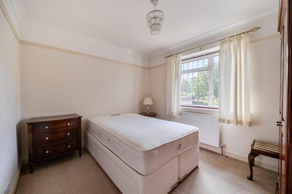 House in Reading, Dee Park - More