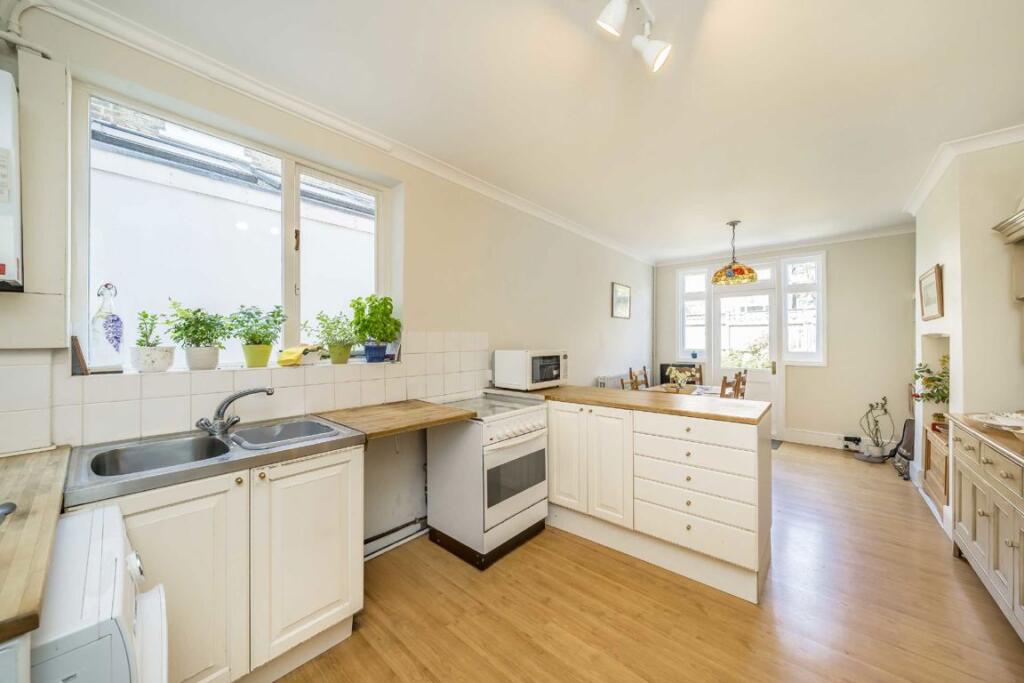 House in London - View 3