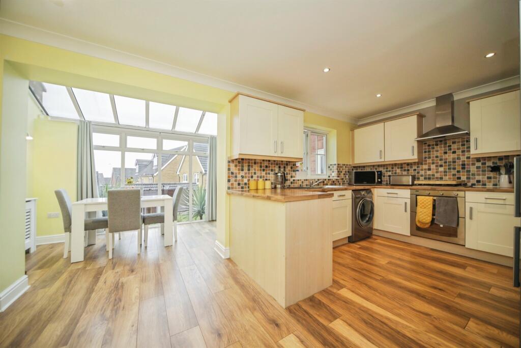 Eagle Close, Stowmarket photo 3