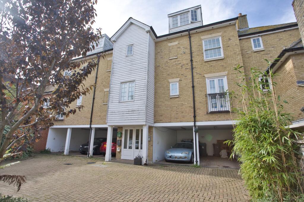 Main image of property: Queens Courtyard, Dover, CT17