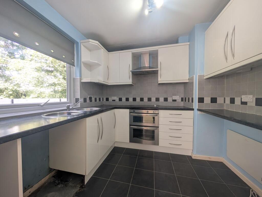 Apartment in Bradford, Frizinghall - More