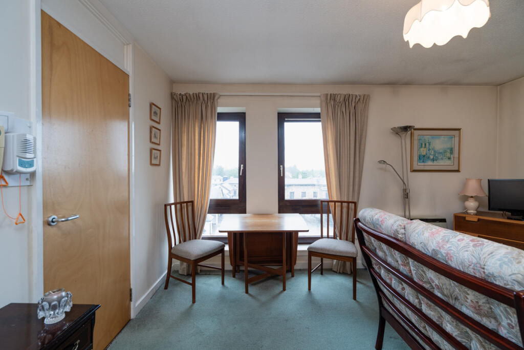 Apartment in Edinburgh - More