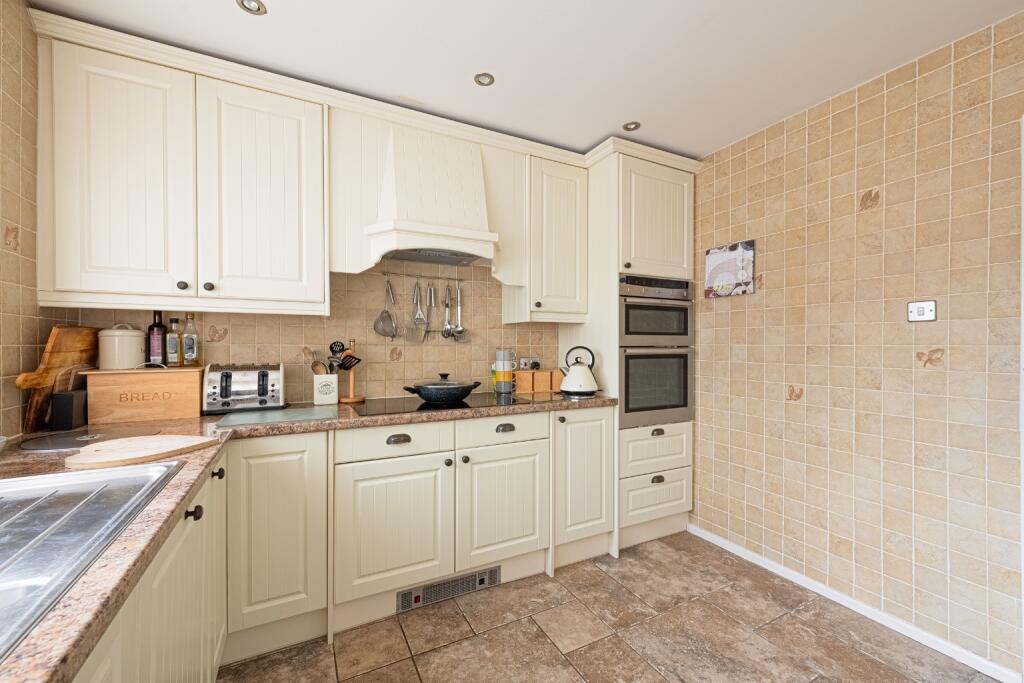 House in Luton - View 5