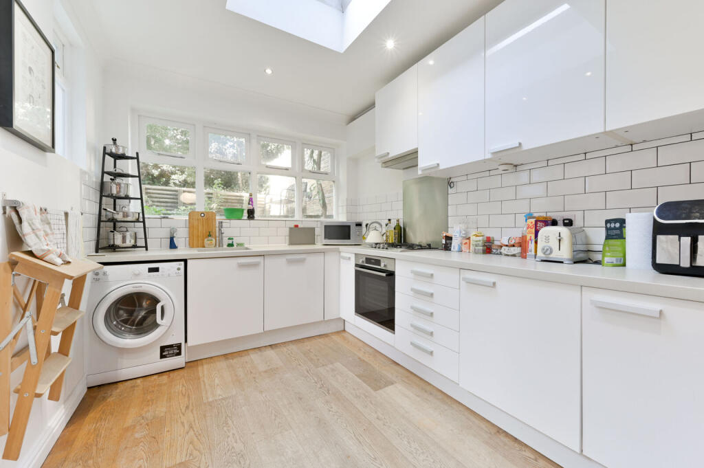 Apartment in London - View 2