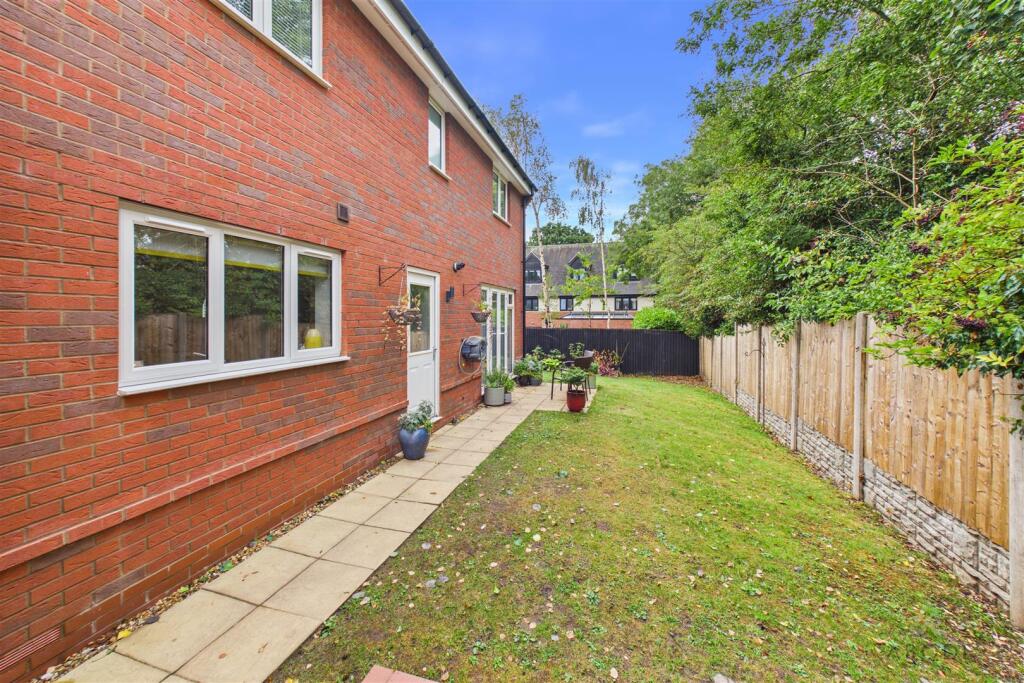 House in East Staffordshire, Outwoods - View 4