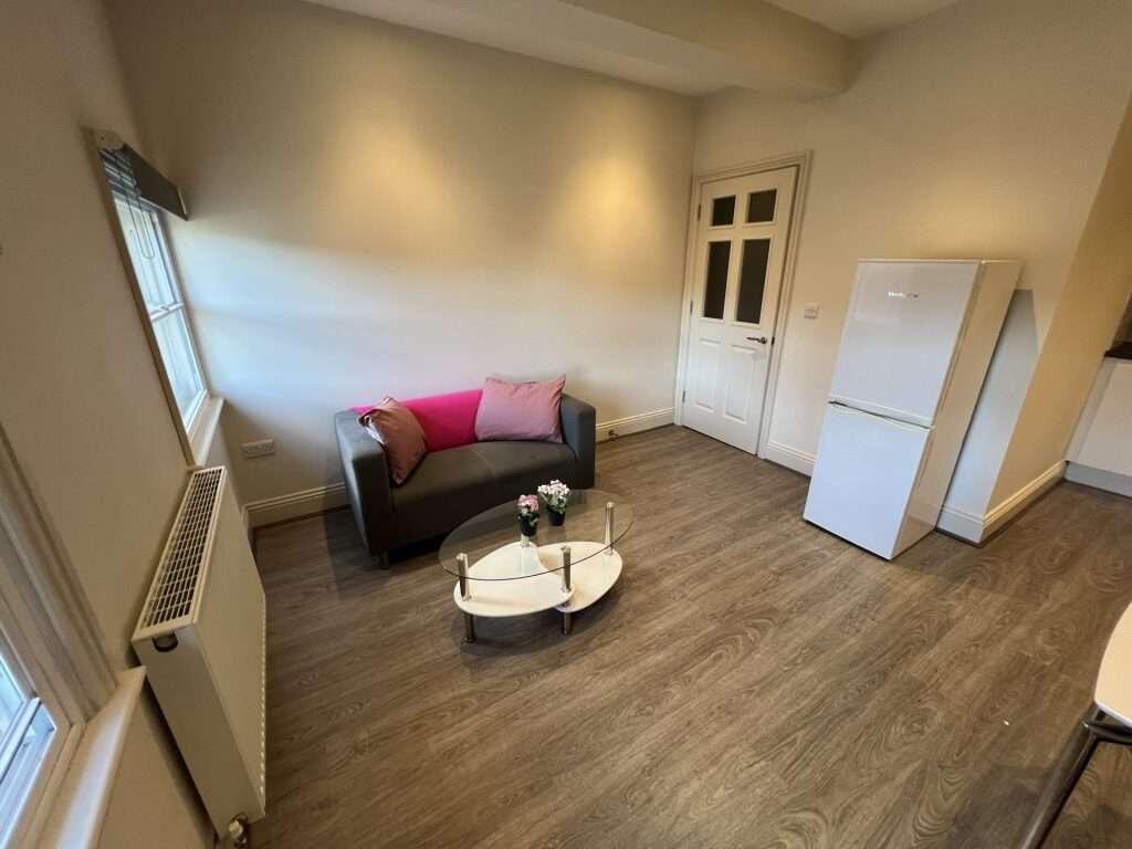 Apartment in Sheffield, Wicker, City Centre - View 5