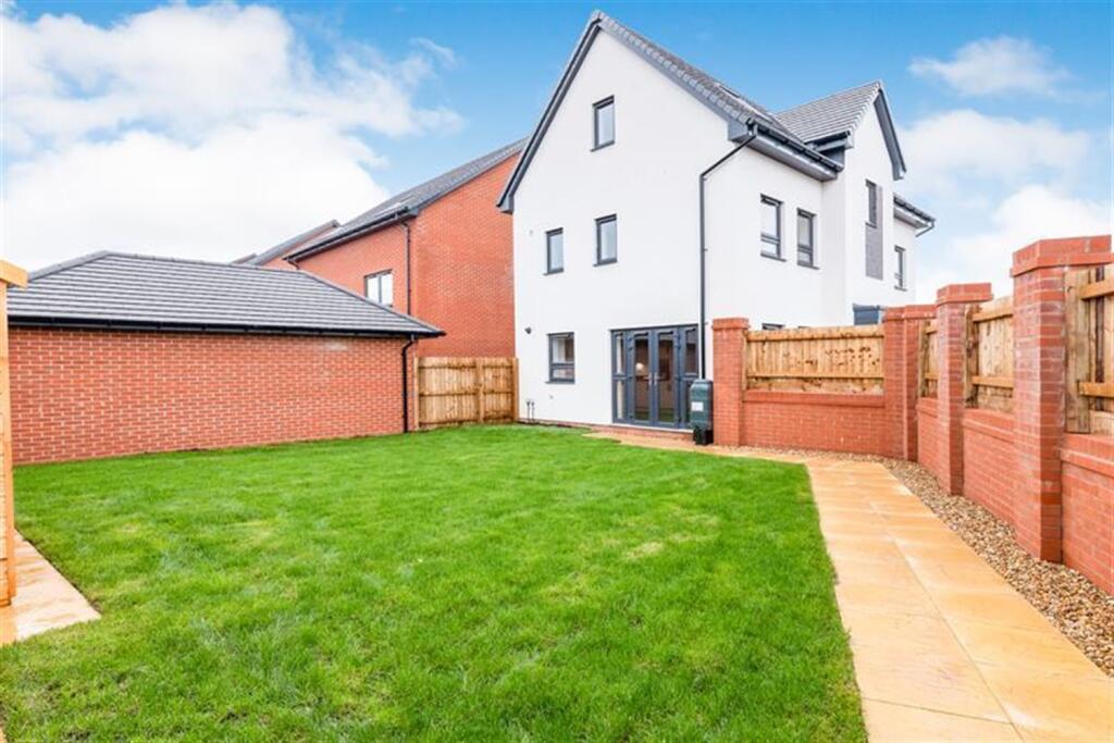 Main image of property: 4 bedroom Detached House in Campbell Drive, Lighthorne