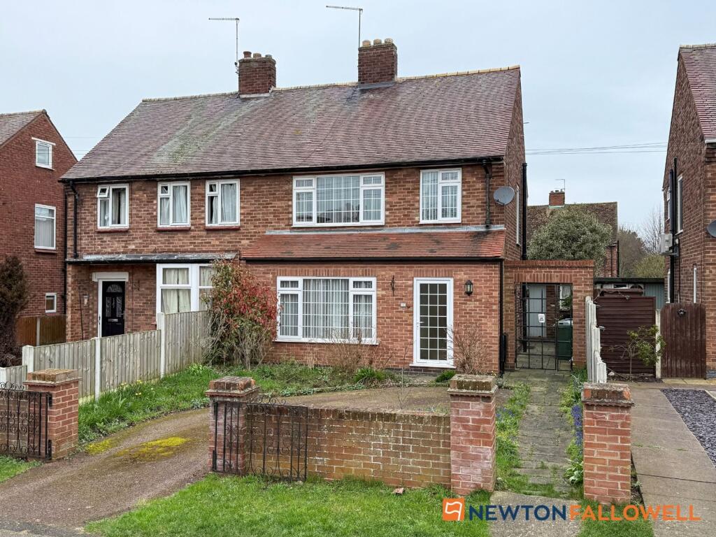 3-bed semi-detached on Winthorpe Road, Newark, NG24, £210,000