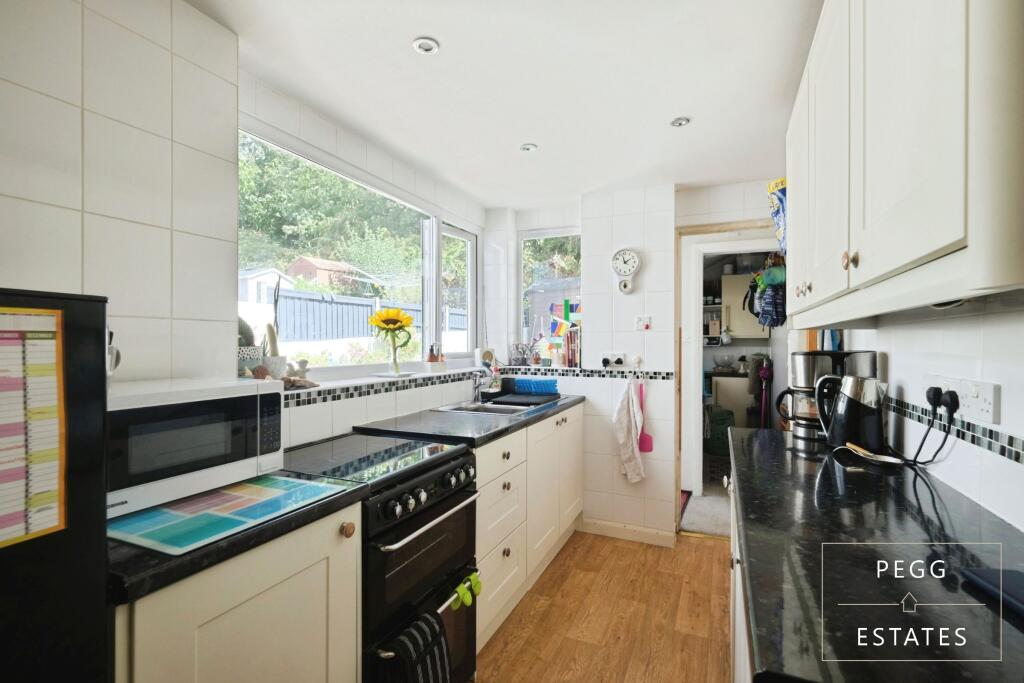 House in Torquay, Torbay - More