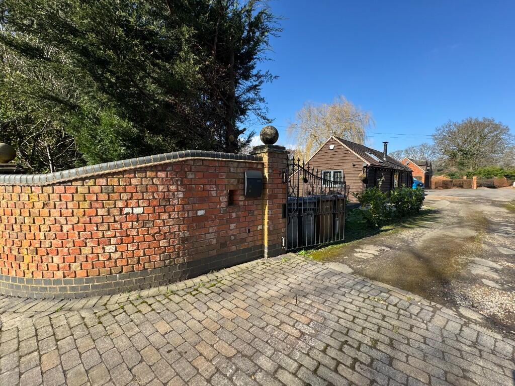 Main image of property: Kineton Lane, B94