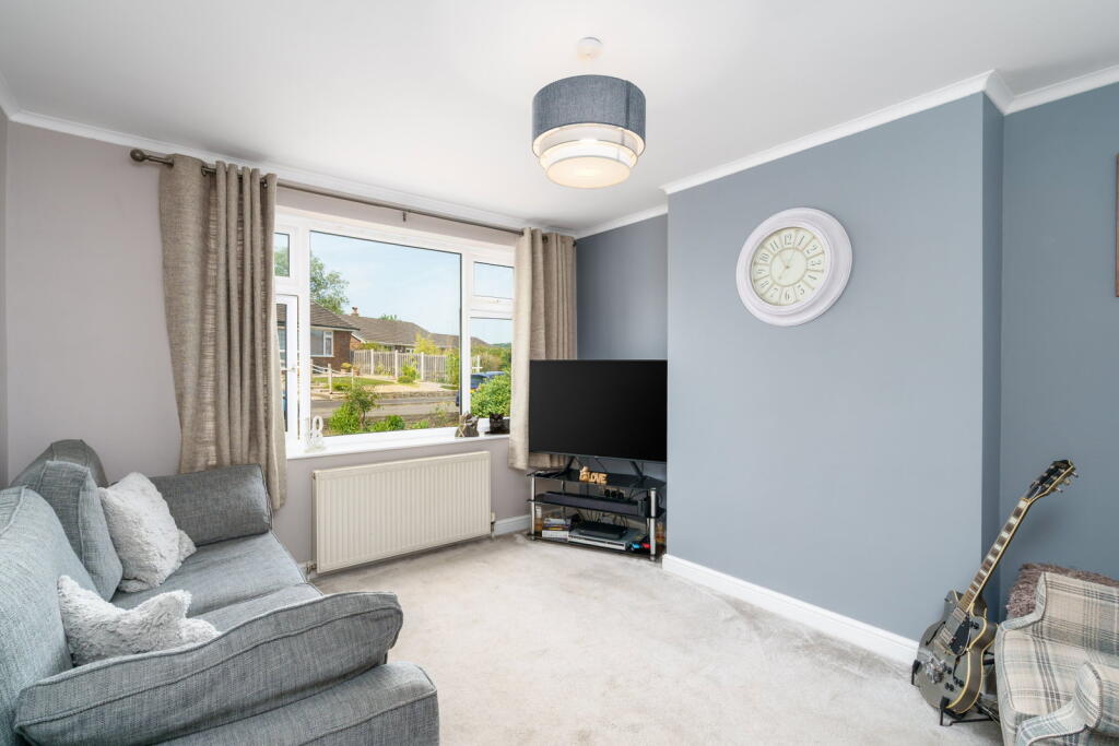 Ridge Close, Hadfield, Glossop, SK13 2EA photo 4