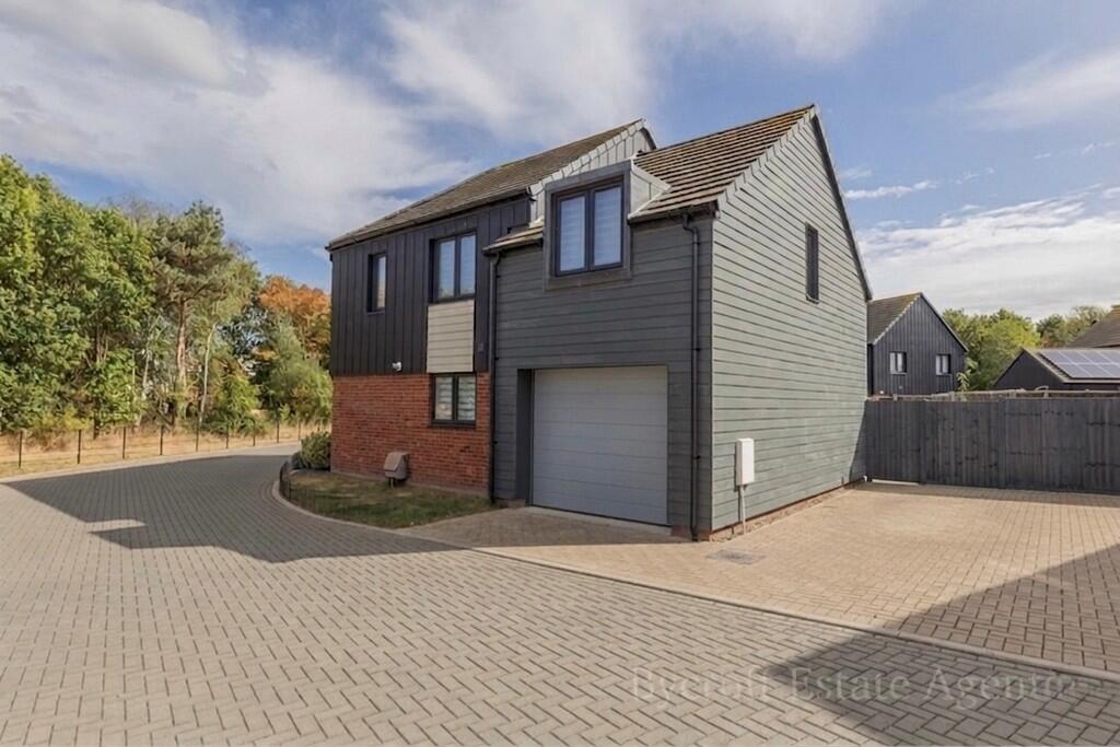 4-bed detached on Grayling Close, Bradwell, Great Yarmouth, £377,000