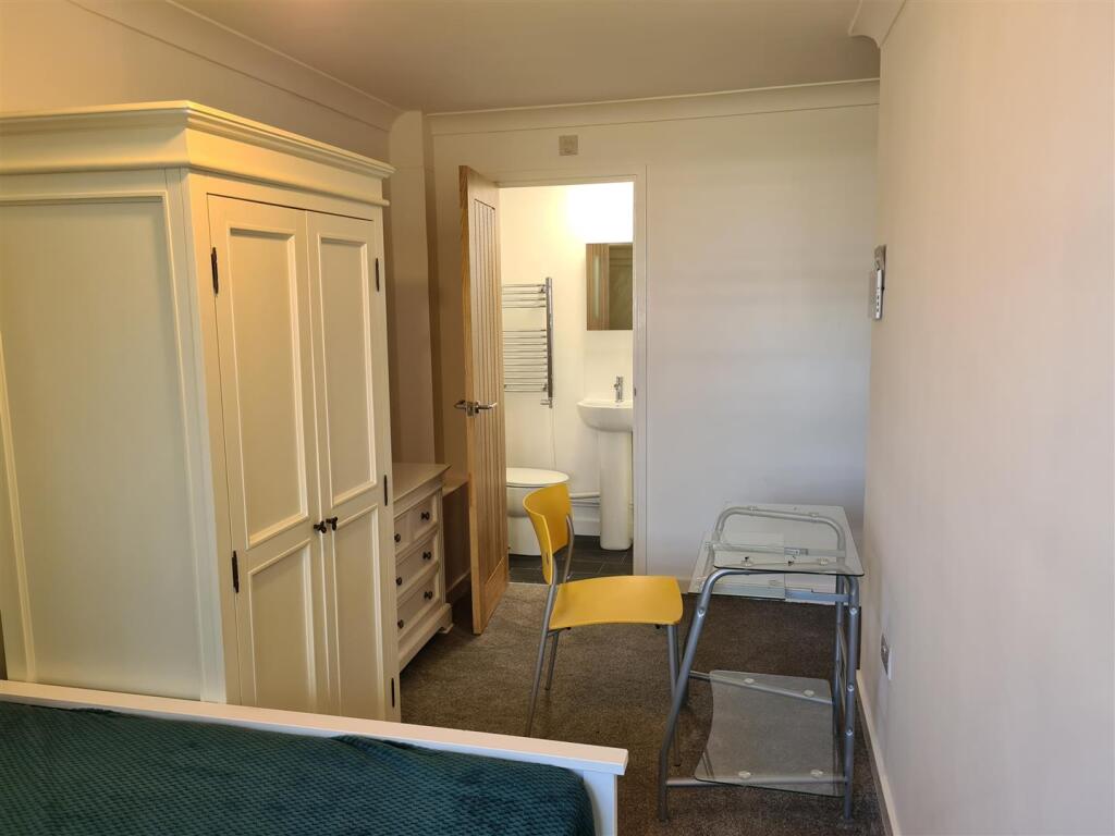 Main image of property: Room 5, 8 Maio Road, Cambridge