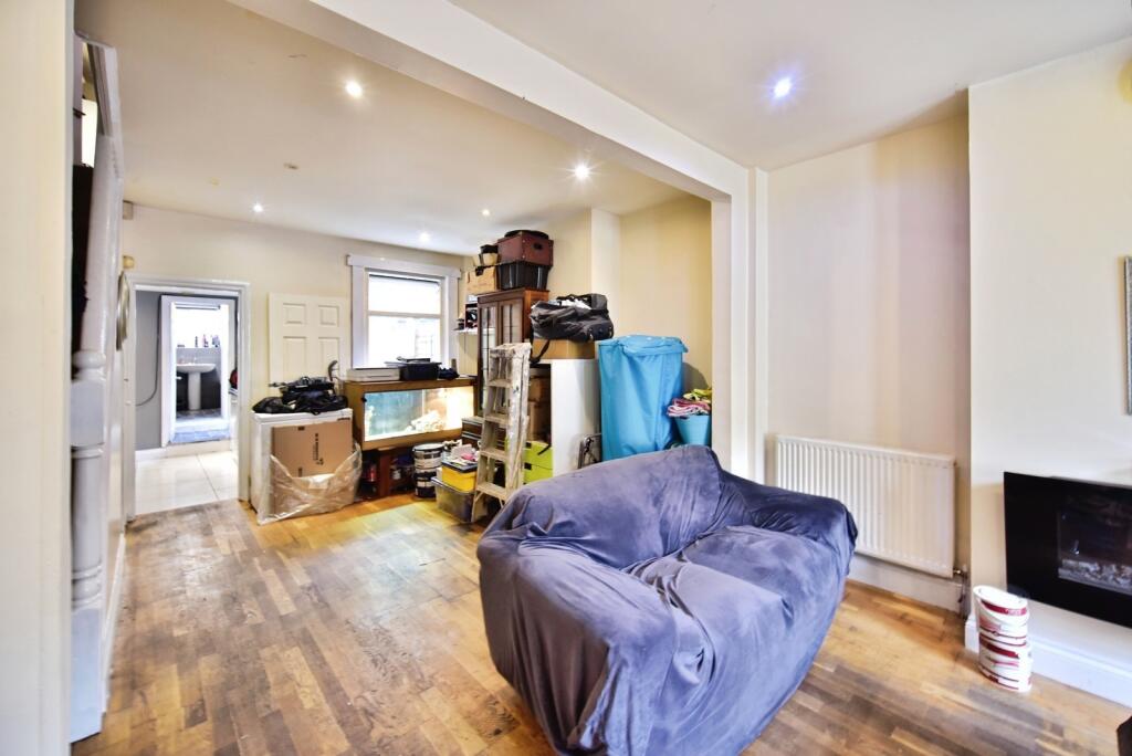 House in Chatham, Medway - More