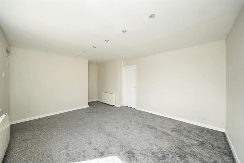 33 Grant Close, Charterfields, Kingswinford photo 4