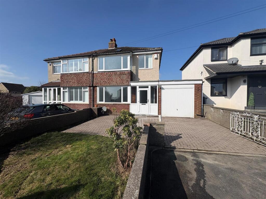 Greenton Crescent, Queensbury