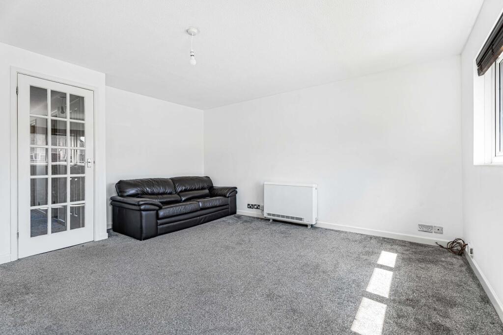 Apartment in Sunbury-on-Thames, Surrey - View 2