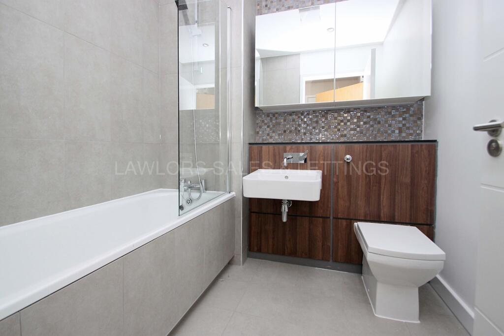 Apartment in Ilford - View 5