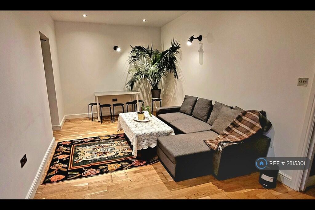 1 bedroom house share for rent