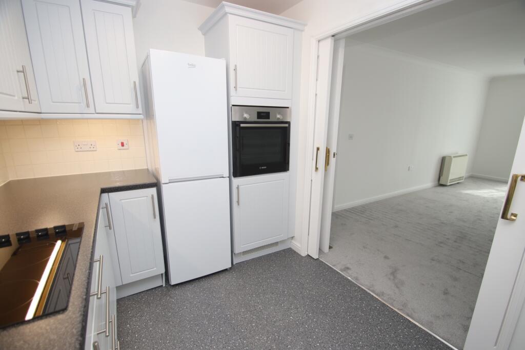 Apartment in Orpington, Broom Hill, Goddington - View 5