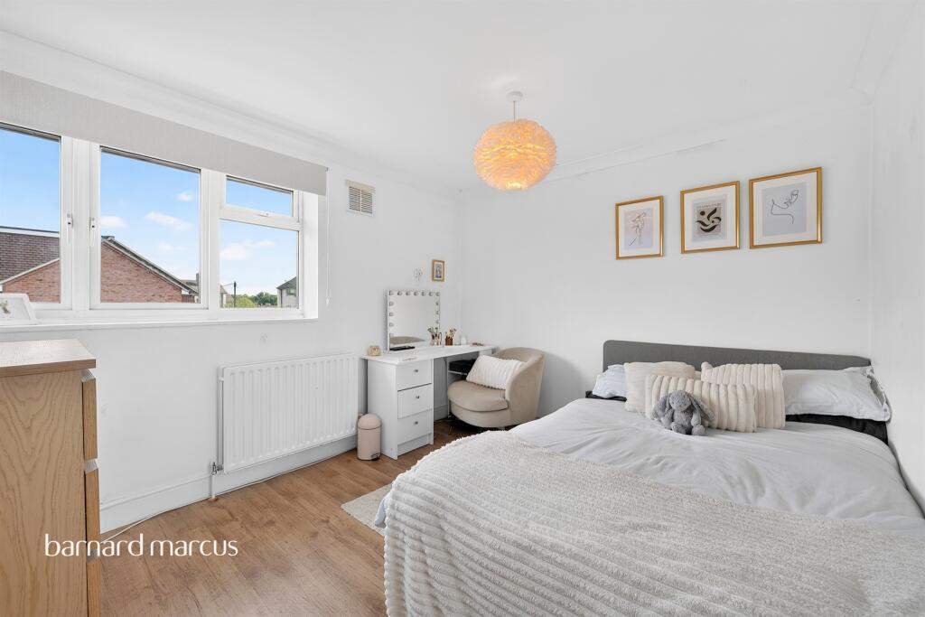 House in Kingston upon Thames - More