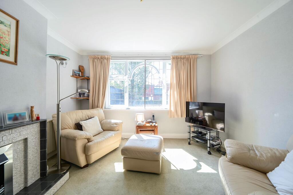 House in London, Hatch End - View 4