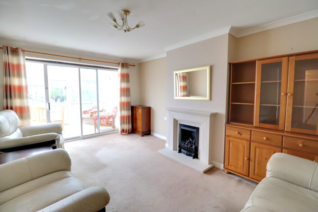Haslar Crescent, Waterlooville photo 2