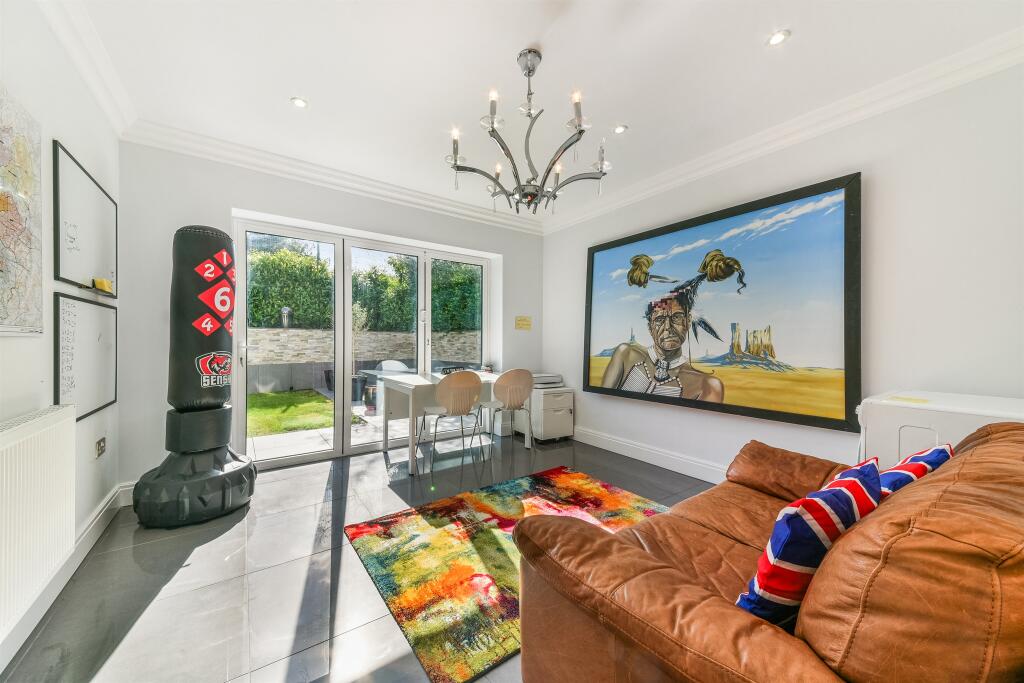 House in Croydon - View 2