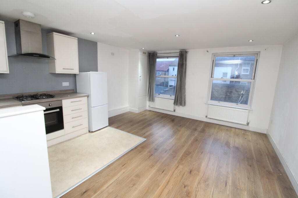Apartment in Gravesham, Milton - View 4