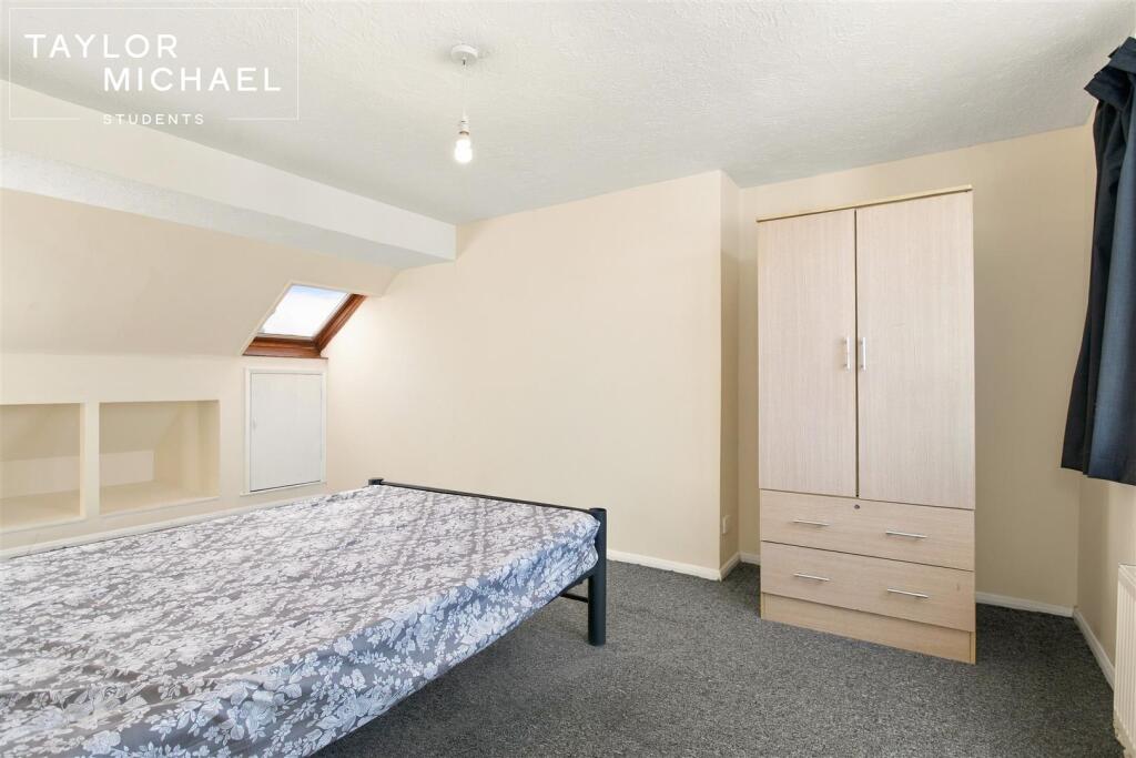 6 bedroom terraced house for rent