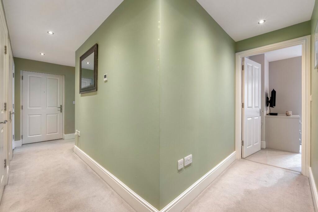Apartment in Sutton - View 2