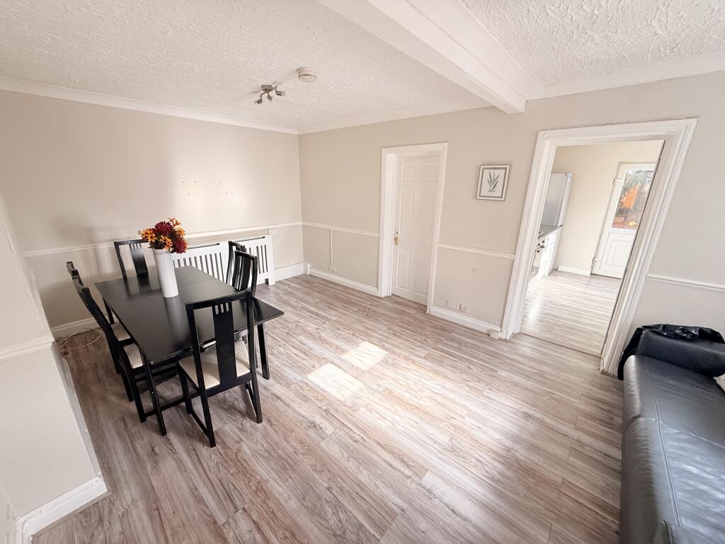 House in London - View 2