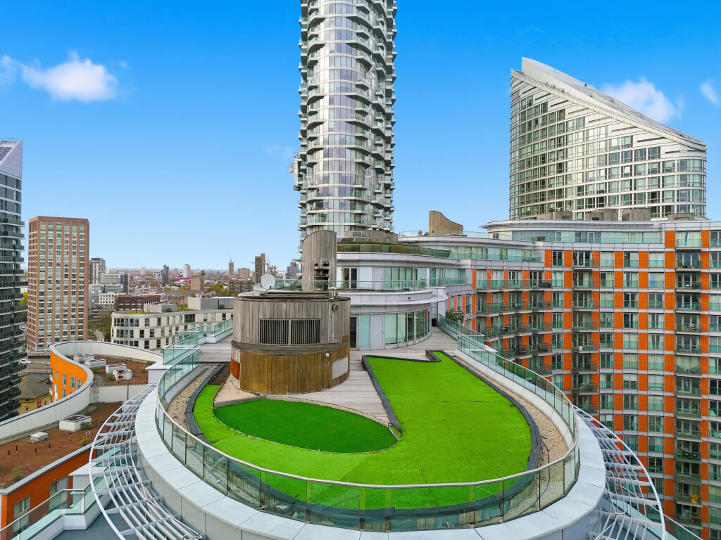 3-bed flat on New Providence Wharf, Canary Wharf, E14, £1,250,000